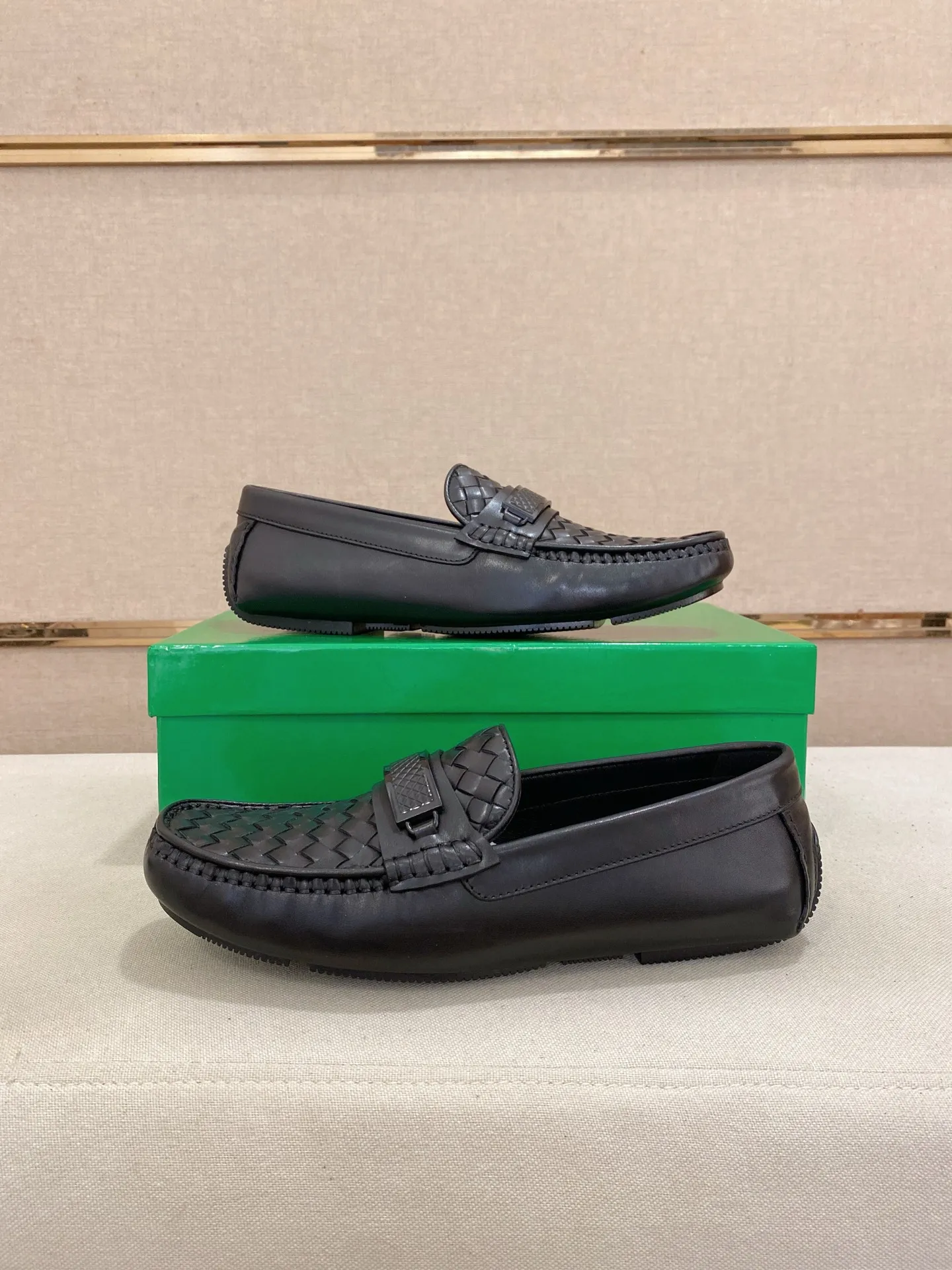 Men's shoes 💰 400💰 (Niu Li + Niu Pad) [BV] latest hot style‼ ️Casual men's shoes, uppers imported first-layer cowhide ➕Full imported cowhide lining✔️Exquisite workmanship, excellent foot feel, special rubber soles✔️, cool and fashionable, the latest fashion, fashionable outsole, hurry up. Code number: 38-44 (can be customized to 37.45, non-refundable)